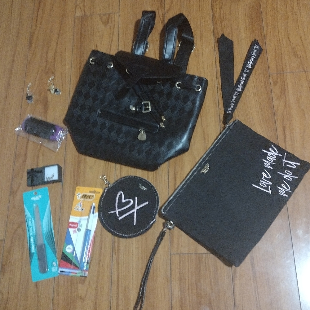 Black and gold color backpack looks new & gray LOVE necklace